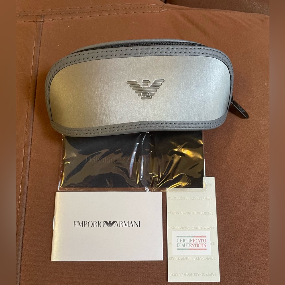 Metallic Silver Emporio Armani Clamshell Sunglasses/ Eyeglass Case👓🕶️